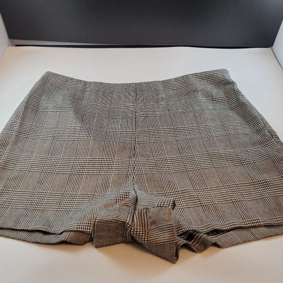 WOMEN"S FOREVER 21 SIDE ZIP CLOSURE SHORT - Picture 3 of 16